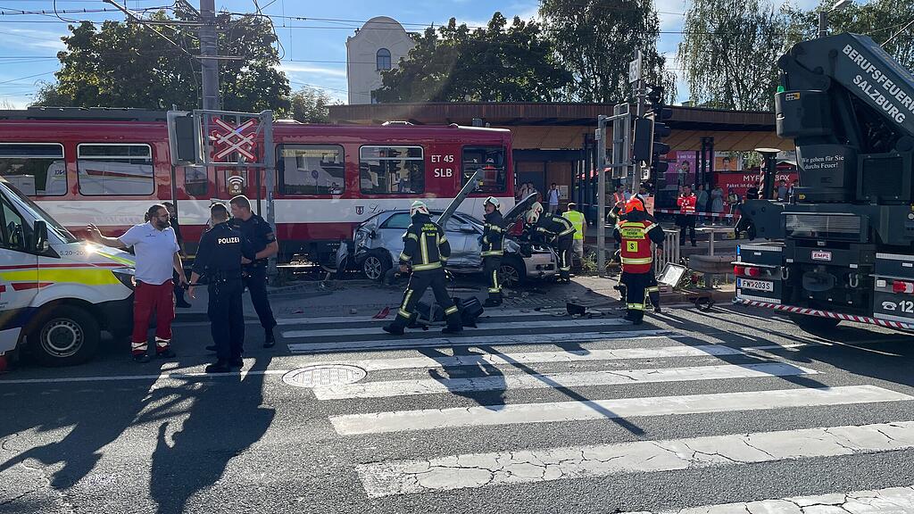 Lokalbahn contra Pkw in Salzburg-Itzling