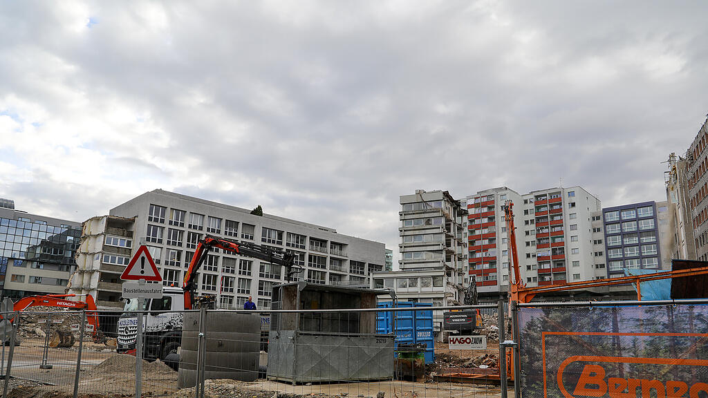 Abrissarbeiten für Landesdienstleistungszentrum