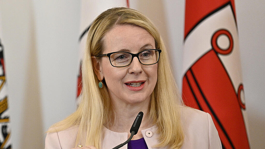 Wirtschaftsministerin Schramböck setzt auf Digitalisierung