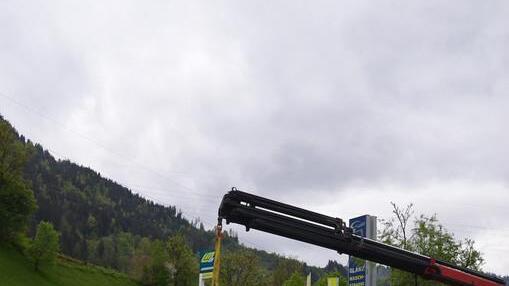 St. Johann: Pkw-Überschlag auf B311