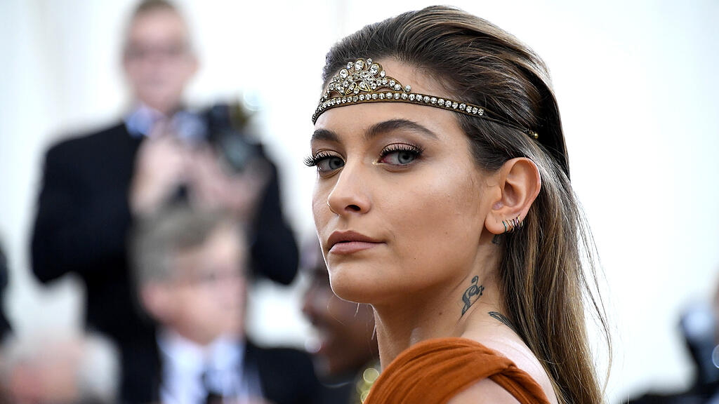 Paris Jackson nimmt von ihrem Opa Abschied.