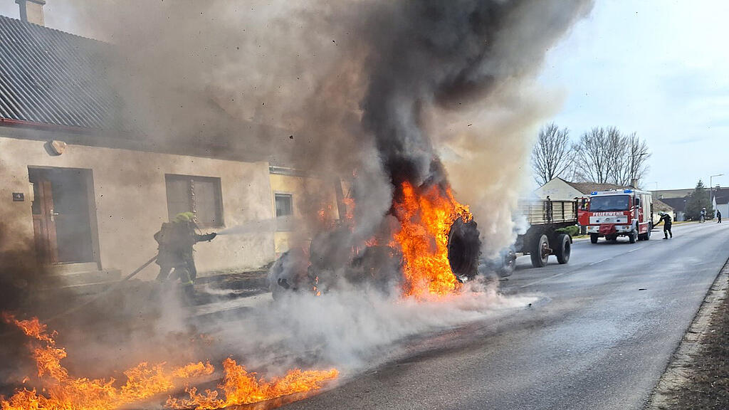 Traktor-Brand in NÖ