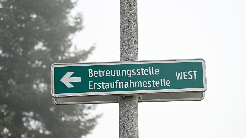 Unterbringung von Fl\u00fcchtlingen in Zelten in O\u00d6