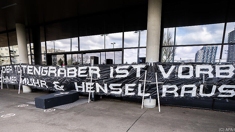 Austria-Fans protestierten am Freitag vor dem Stadion gegen die Clubführung
