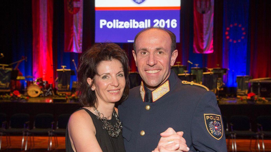 Polizeiball III