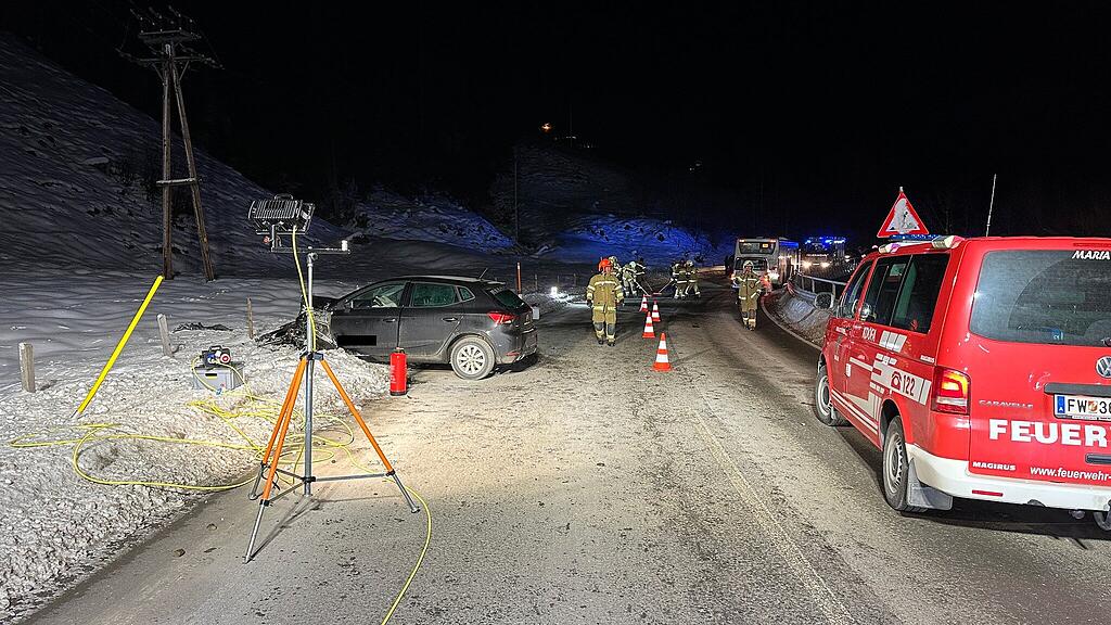 Auto kollidiert in Maria Alm mit Bus