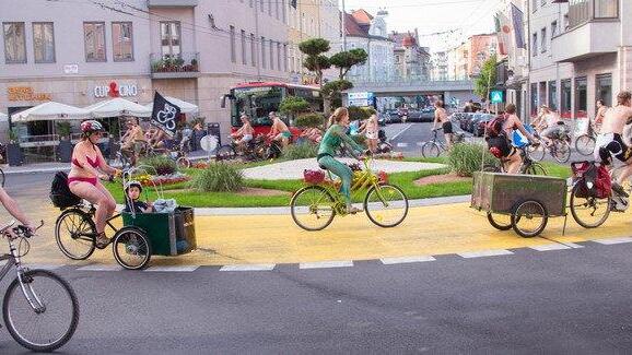 "World Naked Bike Ride" in Salzburg I