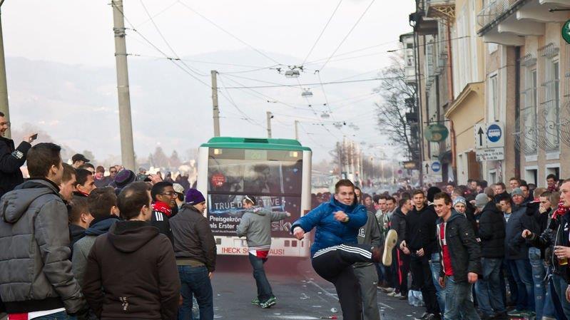 Ajax-Fans in Salzburg, II