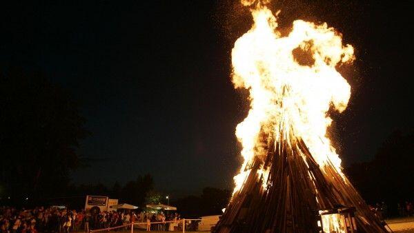 In ganz Salzburg brennen am 21. Juni traditionelle Sonnwendfeuer.
