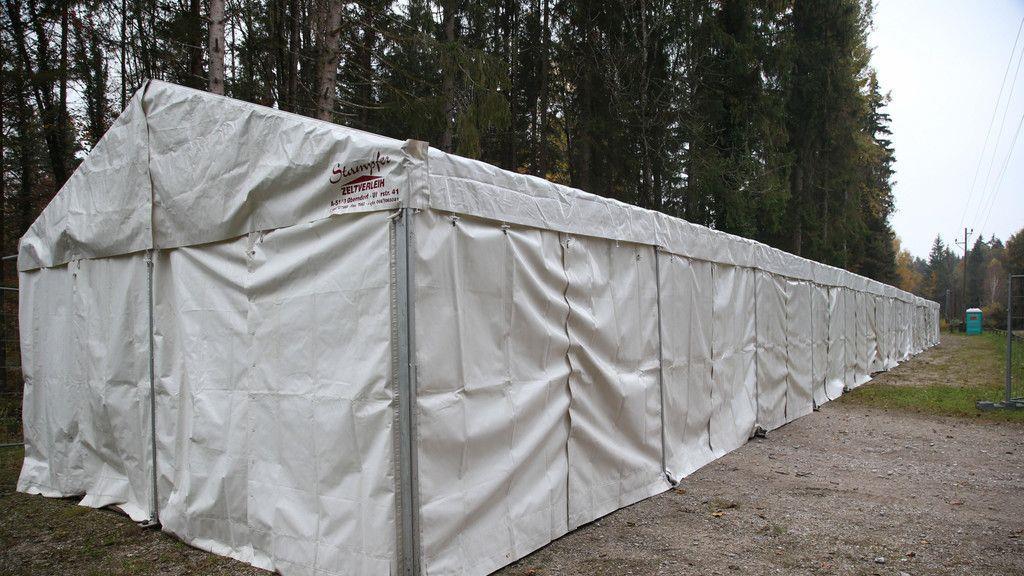 Neue Flüchtlingszelte in Salzburg aufgebaut