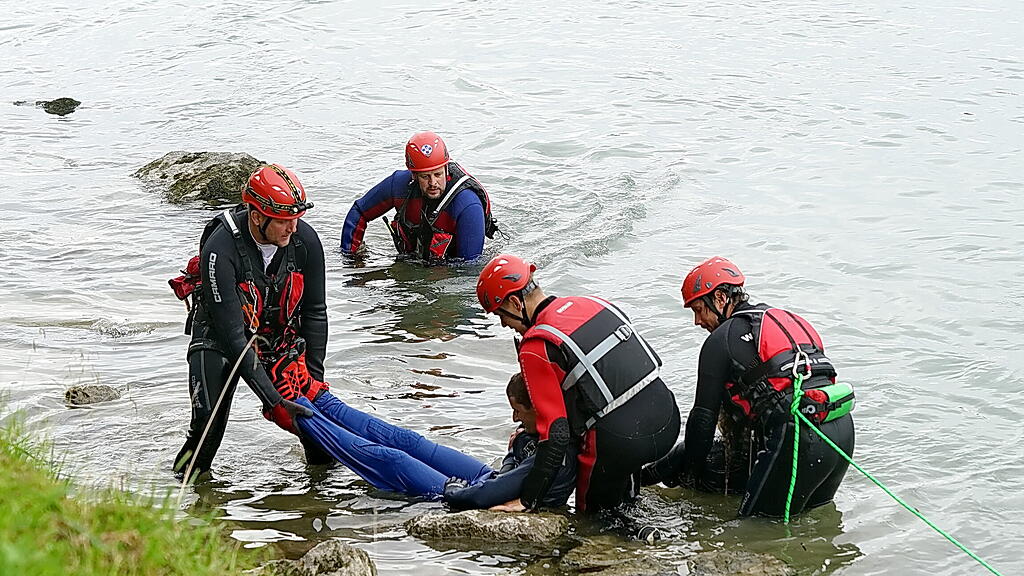 Wasserrettung, Rotes Kreuz, \u00dcbung