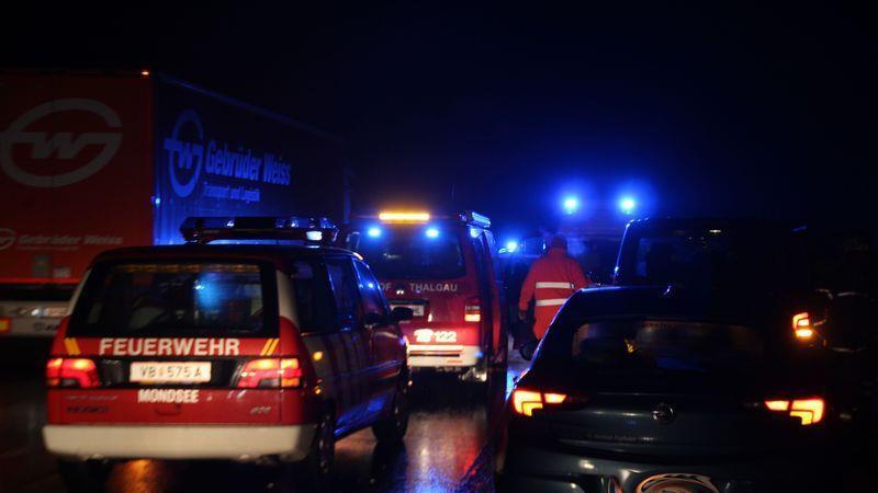Mehrfachüberschlag auf A1 bei Mondsee: Mehrere Personen verletzt