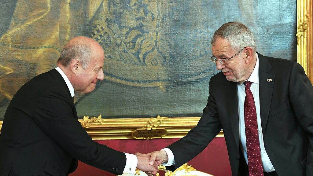 Übergangsregierung angelobt