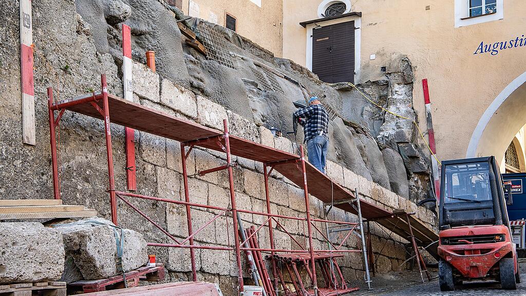 Arbeiten an Wehrmauer in Salzburg-Mülln