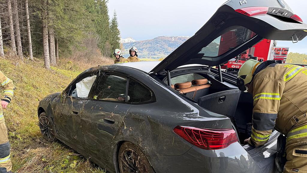 Schwerer Unfall mit E-Auto in St. Andrä im Lunagu