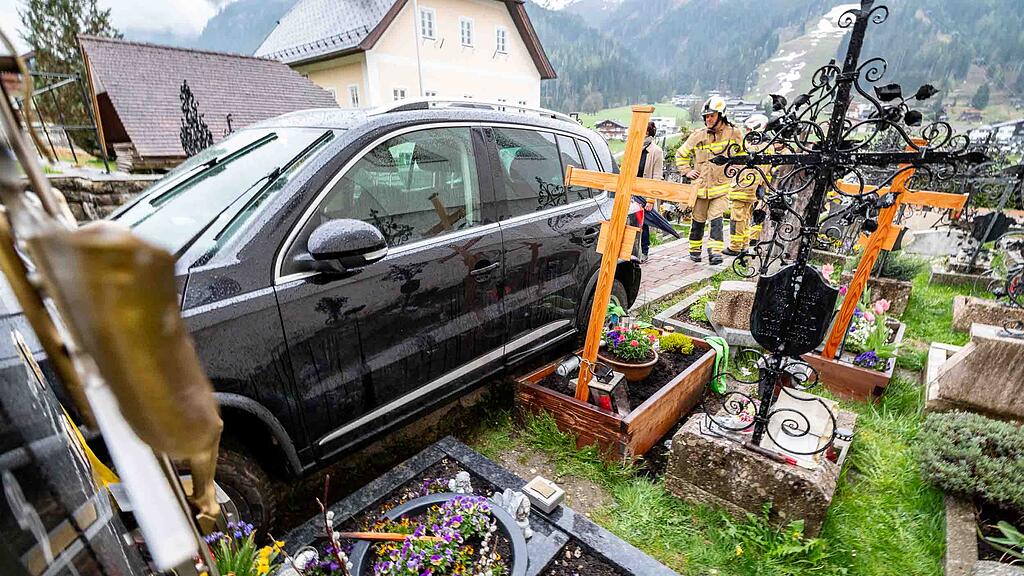 FF-Flachau-PKW auf Friedhof_web-4.jpg