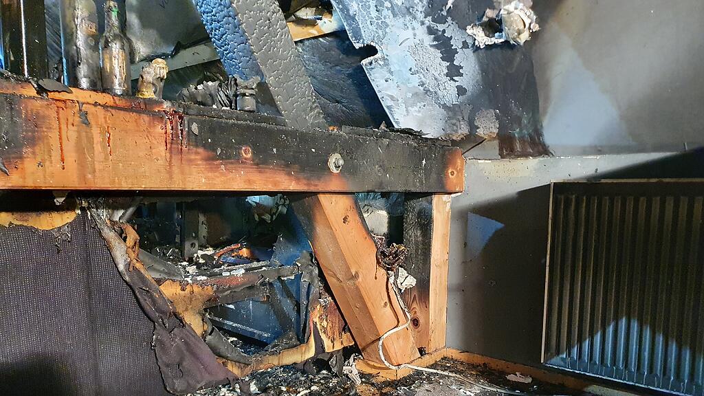 Feuerwehr Fuschl löscht brennenden Pferdestall