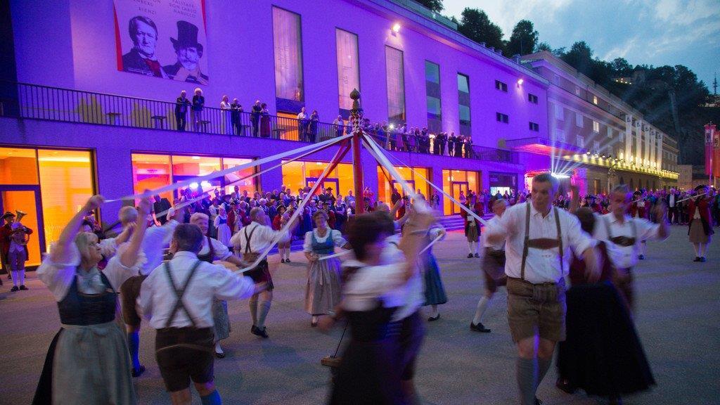 Salzburger Festspielball, II