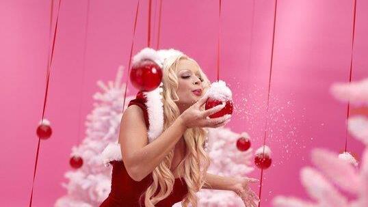 Daniela Katzenberger im Weihnachtslook