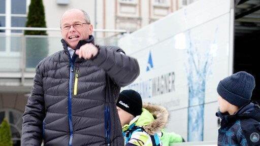 Stöckl und Kids testen Kunsteis