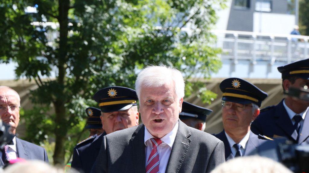 Saalbrücke: Seehofer zieht Bilanz zu Grenzpolizei