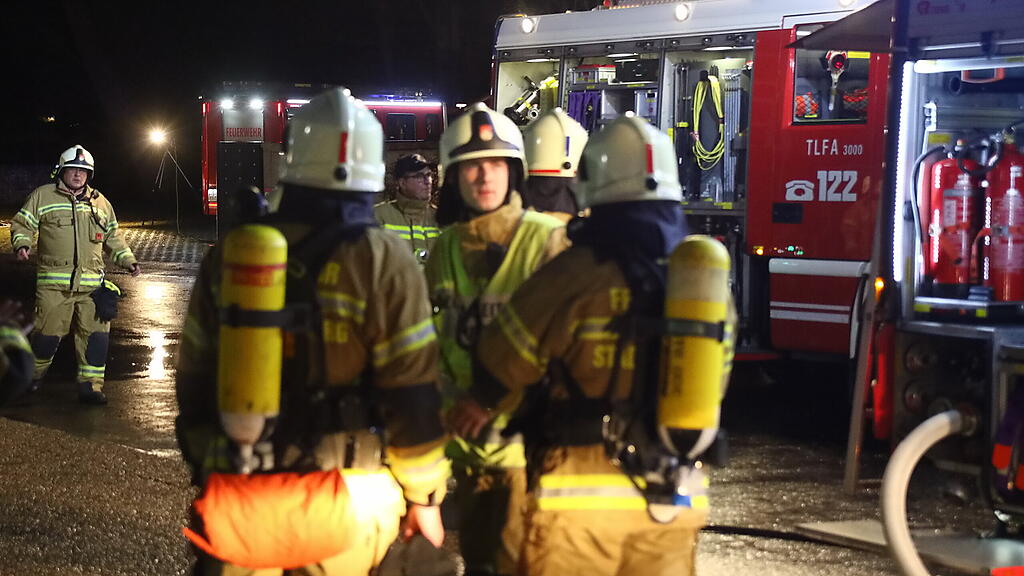 Feuerwehr-\u00dcbung: Brand in Salzburger Lager