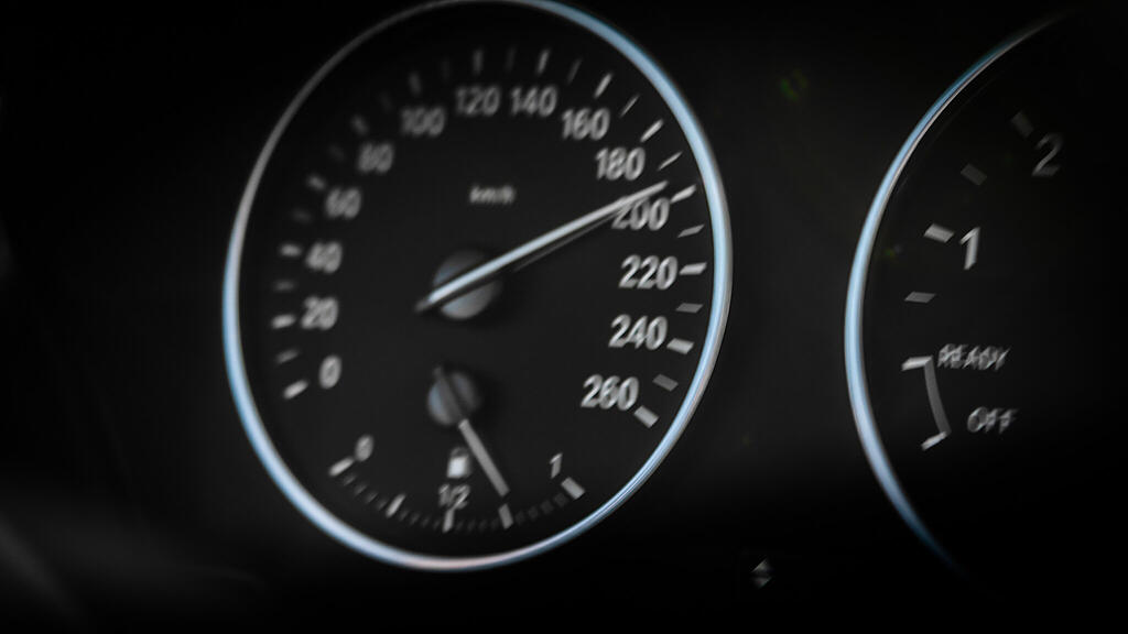 SB, Tacho, Geschwindigkeit, Rasen, 200 km/h