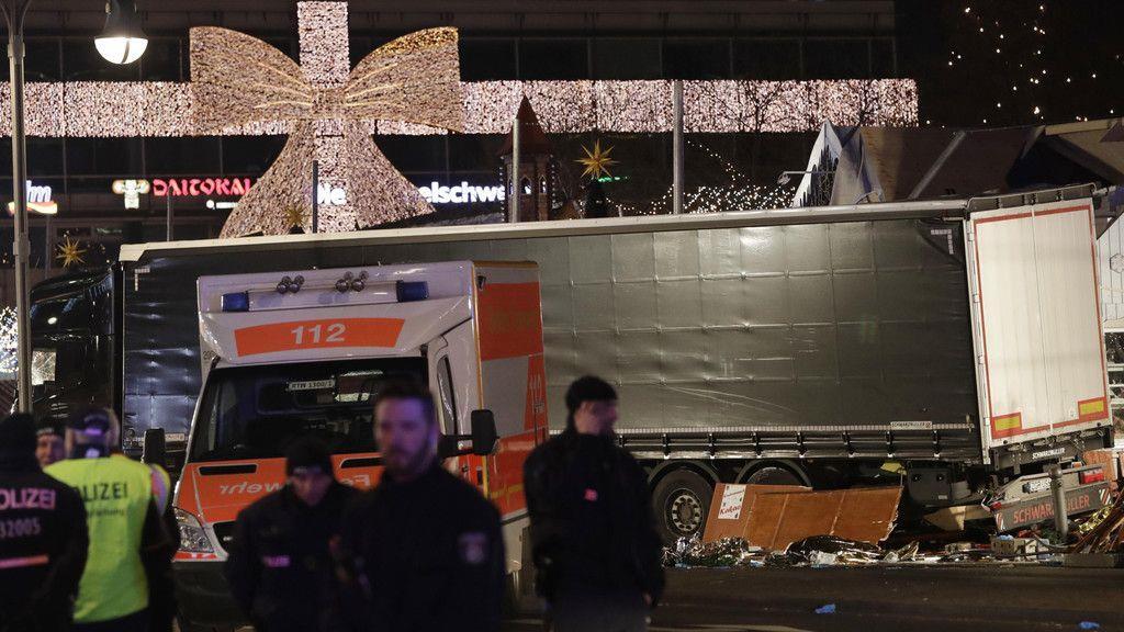 Berlin: Lastwagen fährt in Weihnachtsmarkt