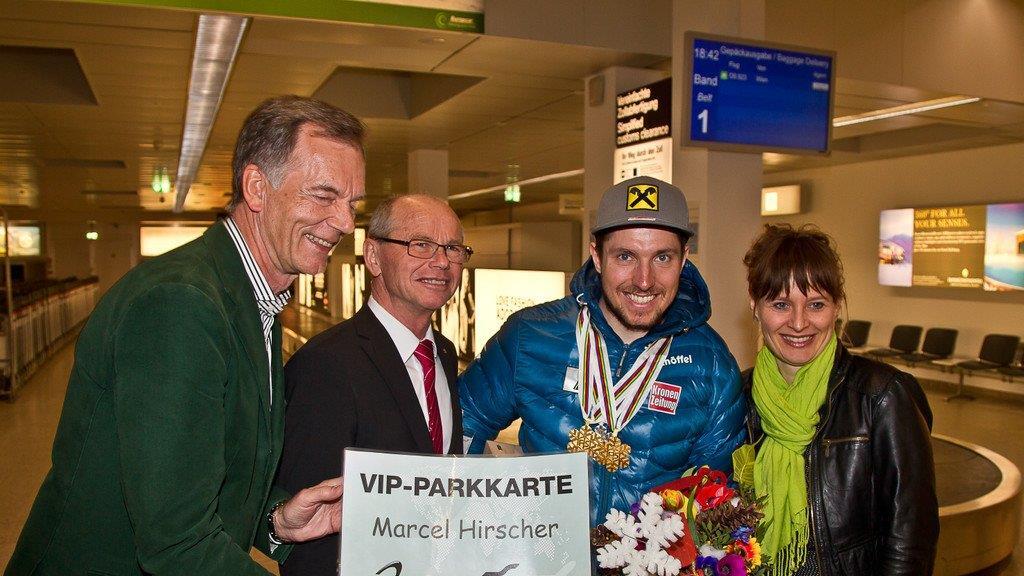 Marcel Hirscher landet nach WM in Salzburg