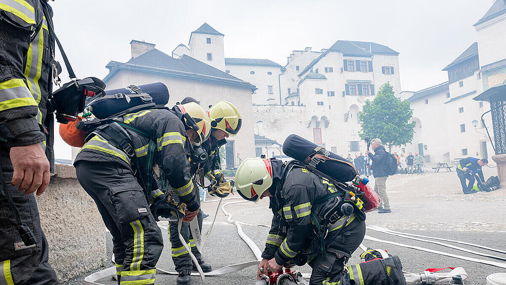 Feuerwehr-Übung auf der Festung, II