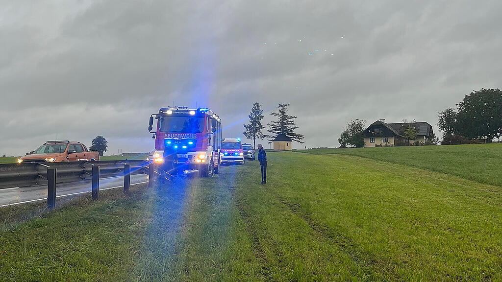 Pkw kracht in Viehdurchlass
