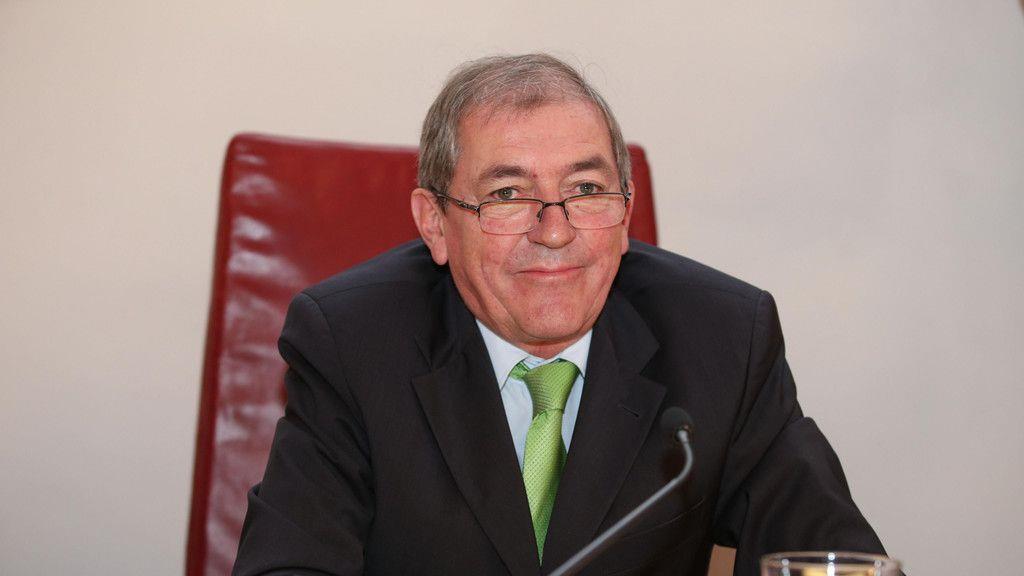 Bürgermeister Heinz Schaden tritt zurück, III