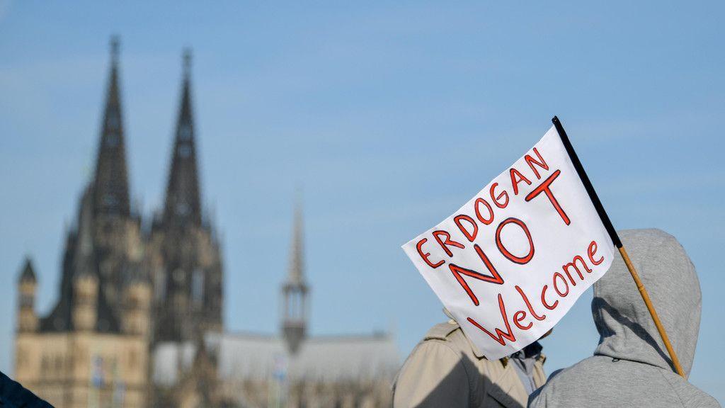 Demos gegen Erdogan in Deutschland
