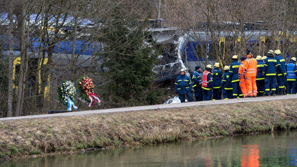 Zugunglück in Bad Aibling: Aufräumarbeiten