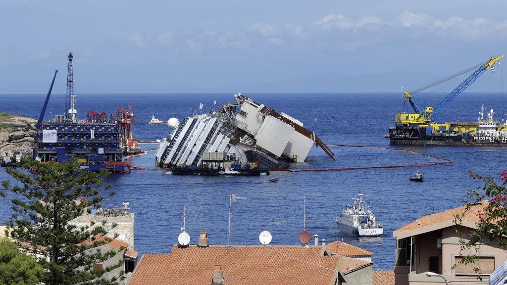 Wrack der Costa Concordia ist aufgerichtet