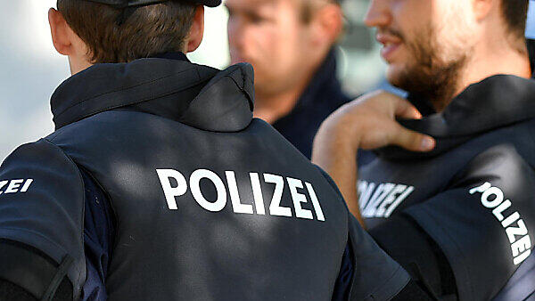 Zahlreiche Polizisten rückten an