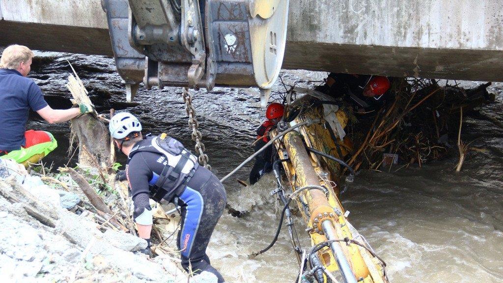 Bagger in Hüttau geborgen