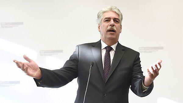 Finanzminister Schelling muss Kritik einstecken
