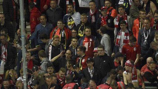 Tribünenabsperrung gibt nach: Verletzte in Amiens