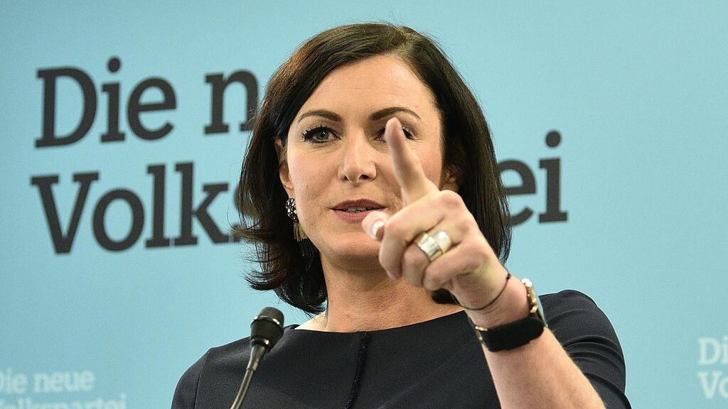 Köstinger gab am freitag eine Pressekonferenz.