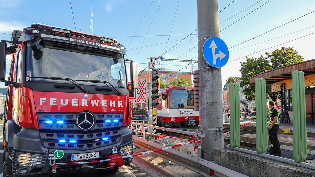 Lokalbahn contra Pkw in Salzburg-Itzling