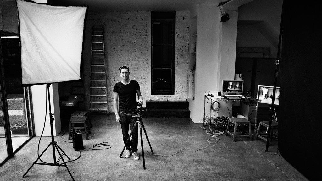 Galerie OstLicht in Wien stellt Fotos von Bryan Adams aus