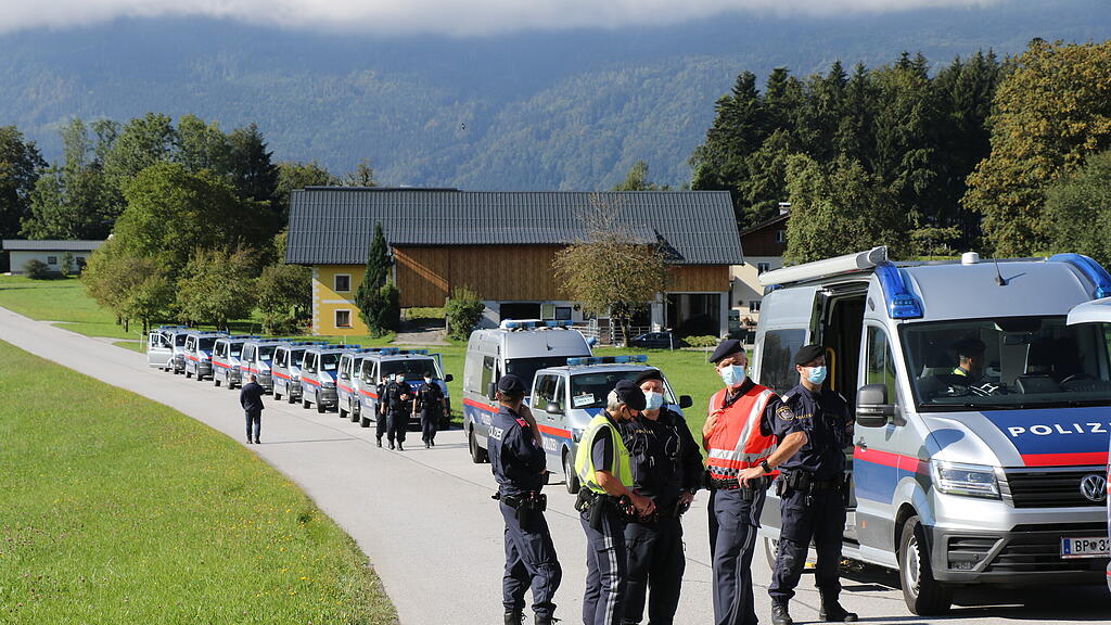 Polizeigro\u00dfeinsatz in Bad Vigaun