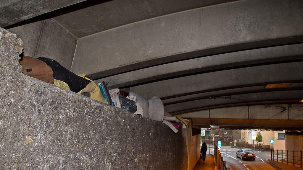 Bettlerlager im LKH-Tunnel