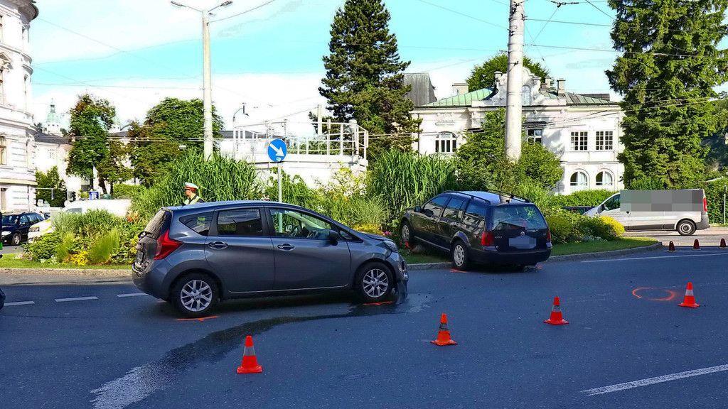 Verletzte nach Crash nahe Karolinenbrücke