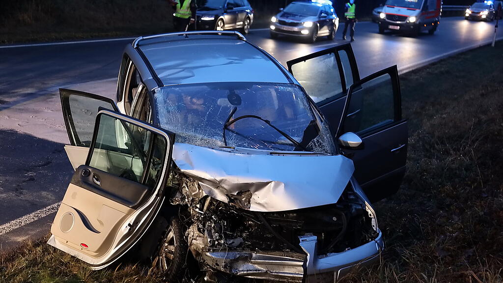 Frontalcrash auf B156 in Anthering