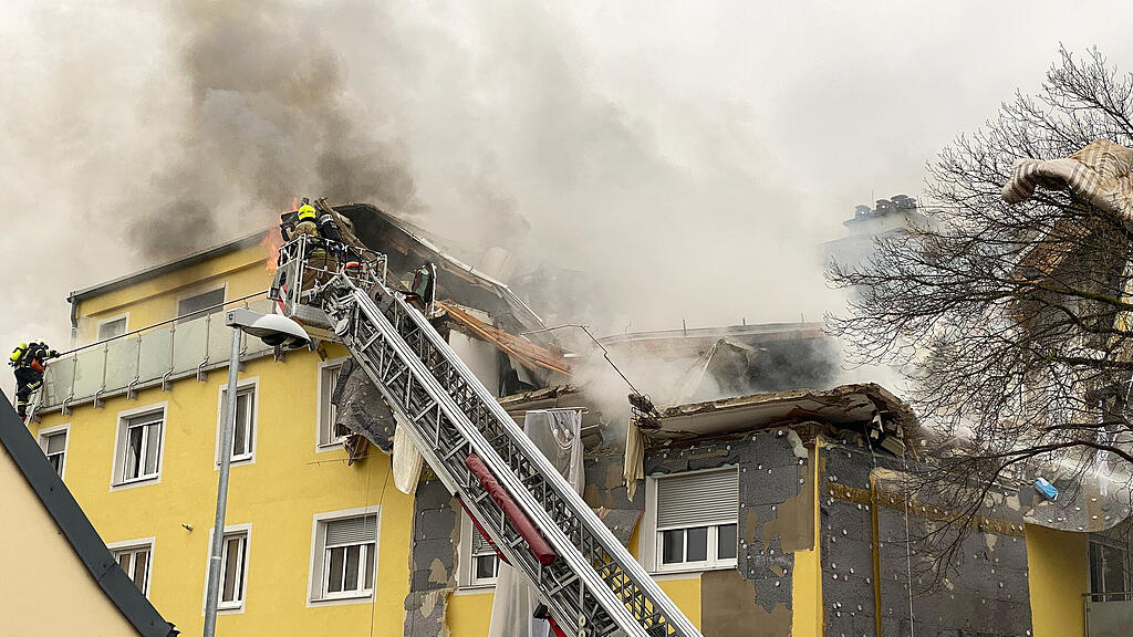 HANDOUT  NIEDERÖSTERREICH EXPLOSION IN MEHRPARTEIENHAUS IN LANGENZERSDORF =(2).jpg