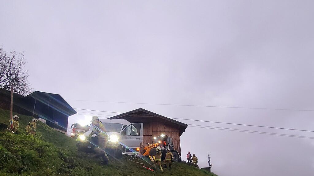 Fahrzeug droht in Bad Hofgastein abzustürzen
