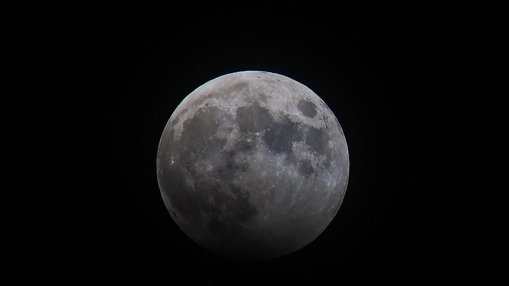Partielle Mondfinsternis \u00fcber Salzburg