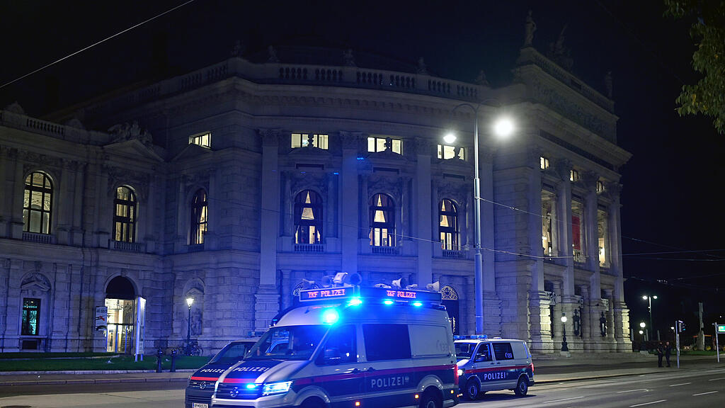 Wien-Terror: Publikum aus Burgtheater eskortiert